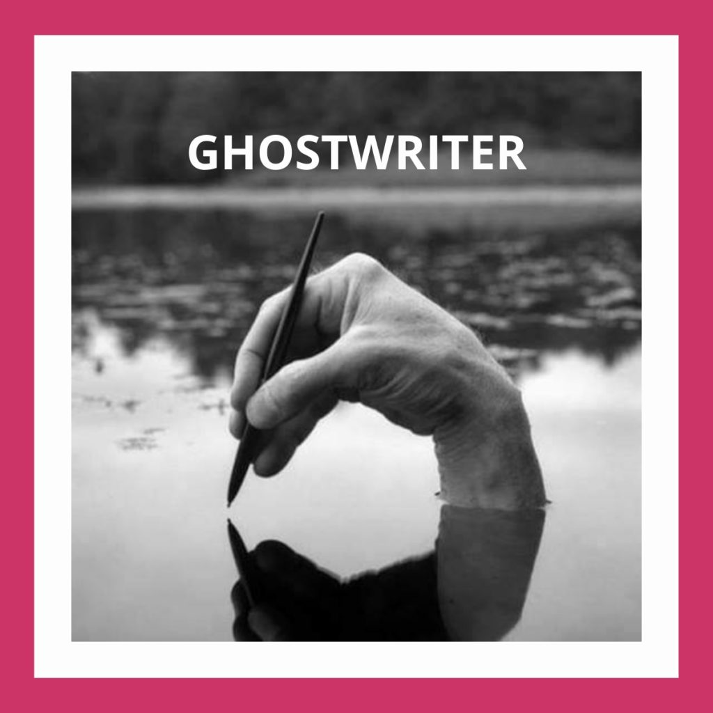 Ghostwriter. Aus dem Wasser erhebt sich eine schreibende Hand mit Stift, darüber Text: Ghostwriter.